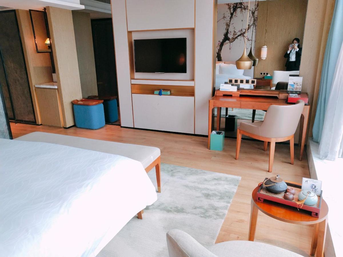 Howard Johnson Riverview Hotel Гуанджоу Екстериор снимка
