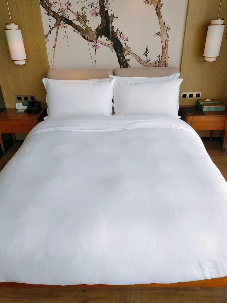 Howard Johnson Riverview Hotel Гуанджоу Екстериор снимка