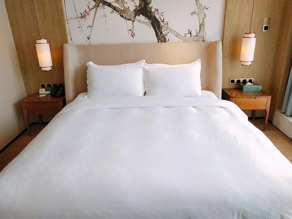 Howard Johnson Riverview Hotel Гуанджоу Екстериор снимка