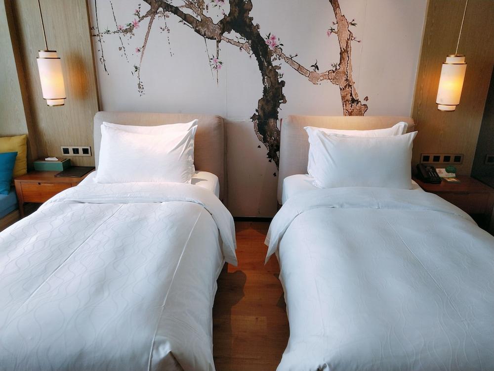 Howard Johnson Riverview Hotel Гуанджоу Екстериор снимка