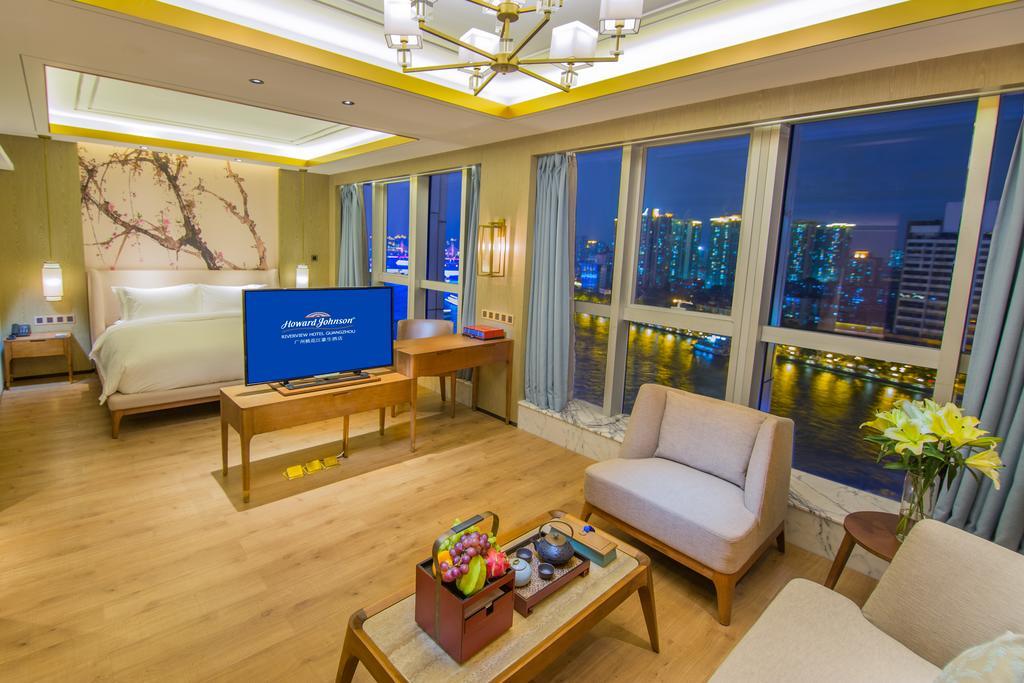 Howard Johnson Riverview Hotel Гуанджоу Екстериор снимка